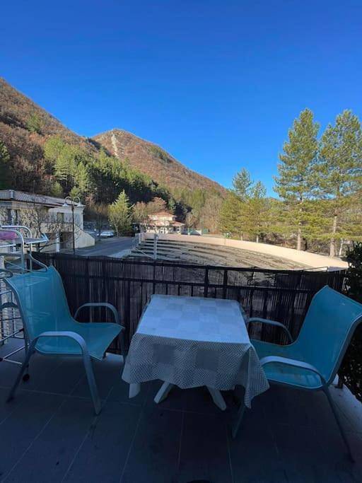 Gîte pour 4 personnes, avec piscine ainsi que terrasse et vue dans Thermes de Digne les Bains - 3