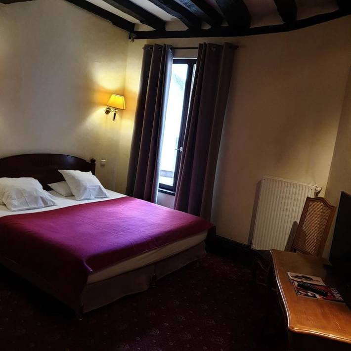 Hôtel pour 2 personnes dans Collegiale Notre Dame - 2