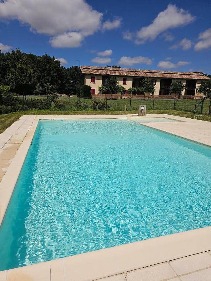 Gîte pour 4 personnes, avec jardin ainsi que vue et piscine à Pardaillan