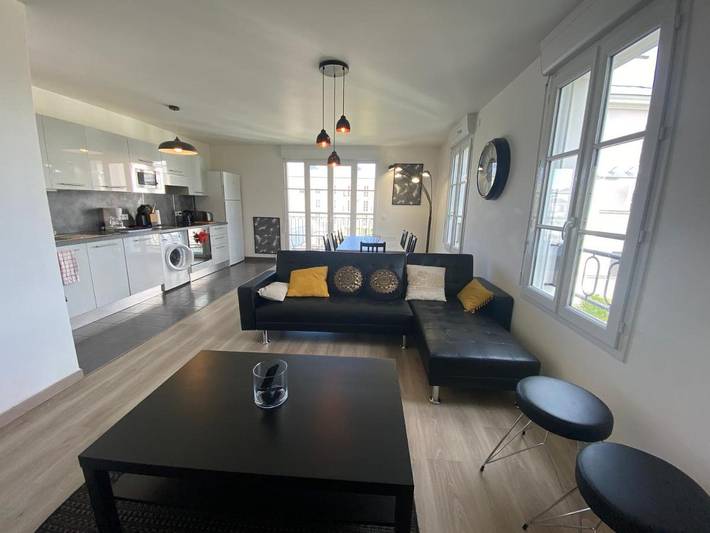 Location de vacances pour 8 personnes, avec Balcon et Terrasse ainsi que Vue et Vue sur le lac à Vaires-sur-Marne