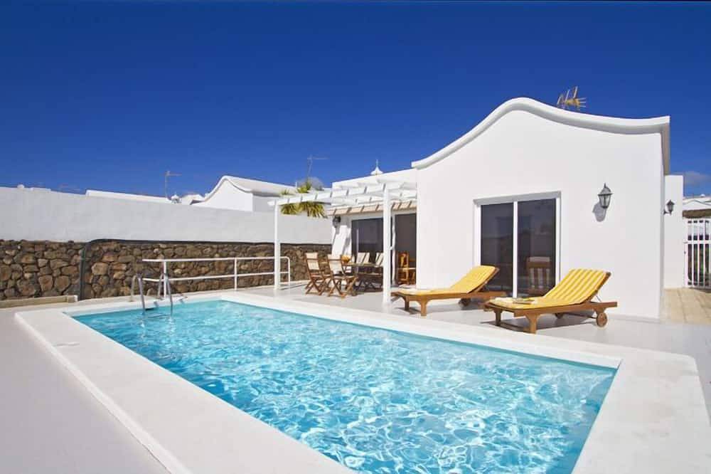 Villa de vacaciones independiente con piscina privada y climatizada, Tv vía satélite, Wifi y barbacoa in Tías, Lanzarote