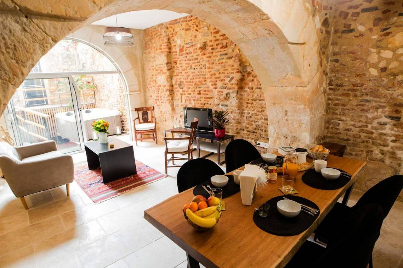 Appartement entier, Two-Bedroom Apartment in Bergerac, Périgord Pourpre