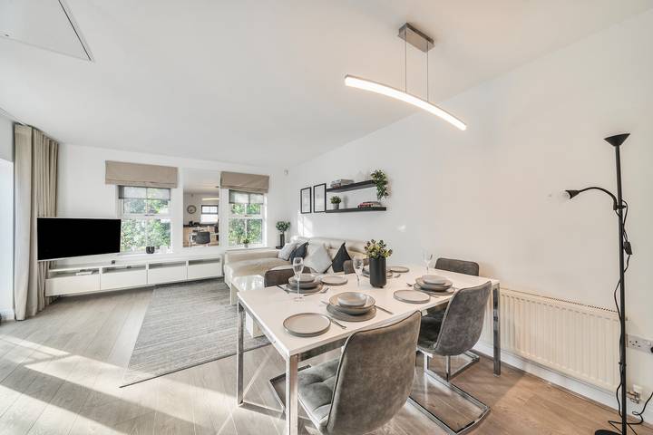 Glamping for 4 people, with terrace in Surrey