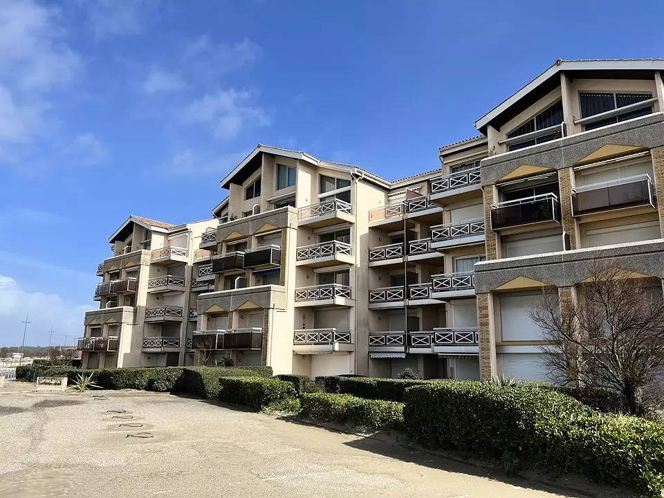 Studio entier, 063 - Appartement avec jardin en front de mer in Soulac-sur-Mer, Région de Lesparre-Médoc