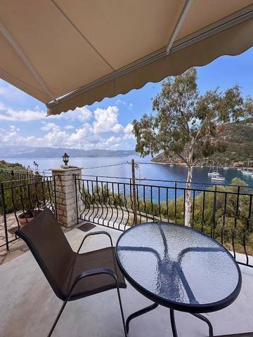 Villa pour 2 personnes, avec terrasse et vue, animaux acceptés à Ithaque