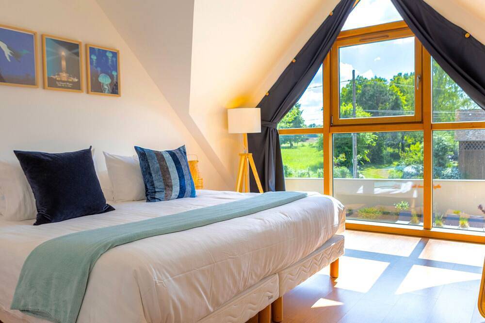 Luxe et sérénité : jacuzzi, sauna, piscine chauffée, home-cinéma et plus près du Mans in Yvré-l'Évêque, Sarthe