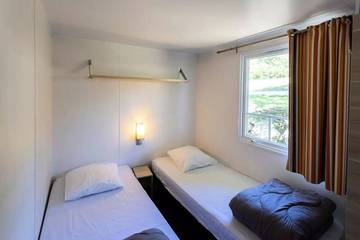 Camping pour 4 Personnes dans Serviès, Massif central, Photo 2