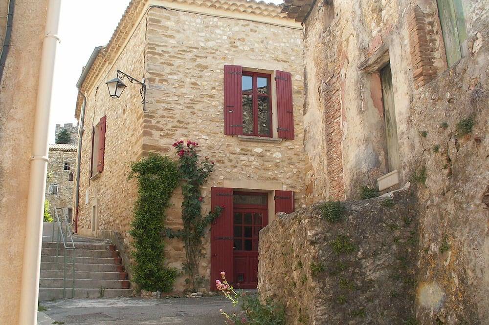 Village médiéval au coeur de la provence in Villedieu, Vaucluse