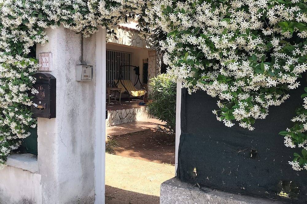 Portion of a villa within walking distance of Mondello. in Palermo, Palermo Province