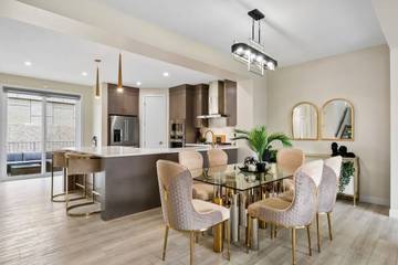 Vacation Rental for 15 Guests in Calgary, Canadian Rocky Mountains, Picture 3