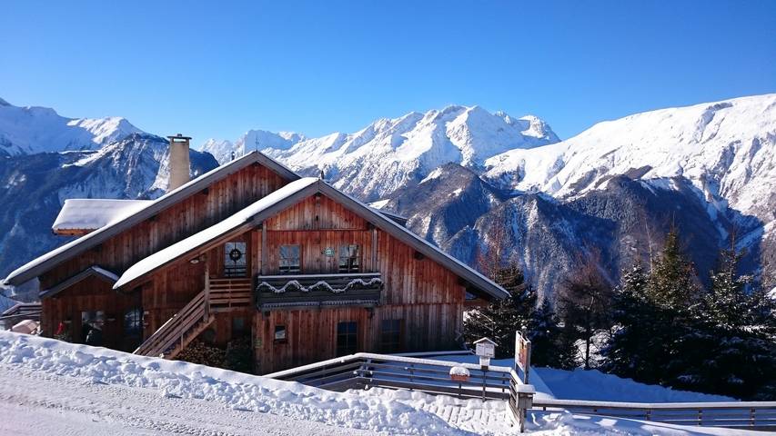 Gîte pour 8 personnes, avec Jacuzzi ainsi que Piscine et Sauna