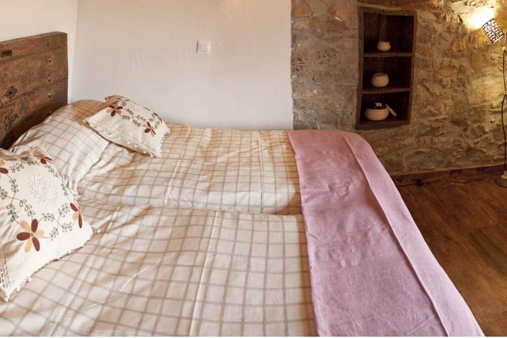 El Ramayal - Stone House with Covered Patio in San Vitero, Zamora Province