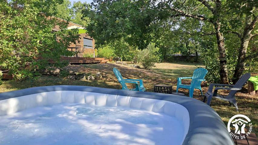 Gîte pour 4 personnes, avec jacuzzi et terrasse à Cahuzac-sur-Vère - 2