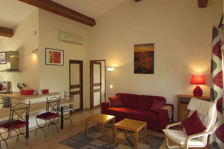 Barjac Villa Pastis - Gîte indépendant avec Piscine et vue sur les Cévennes in Barjac, Région d'Alès