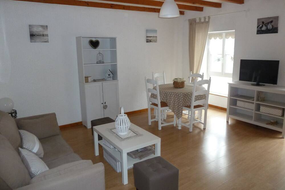 Appartement entier, Gîte avec terrasse, abritée du vent, sans vis à vis, à 200m d'une belle plage.. in Saint-Vaast-la-Hougue, Région de Cherbourg