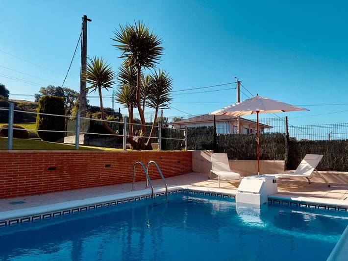 Chalet para 12 personas, con jardín además de vistas y piscina, Se admiten mascotas en Trasmiera - 2