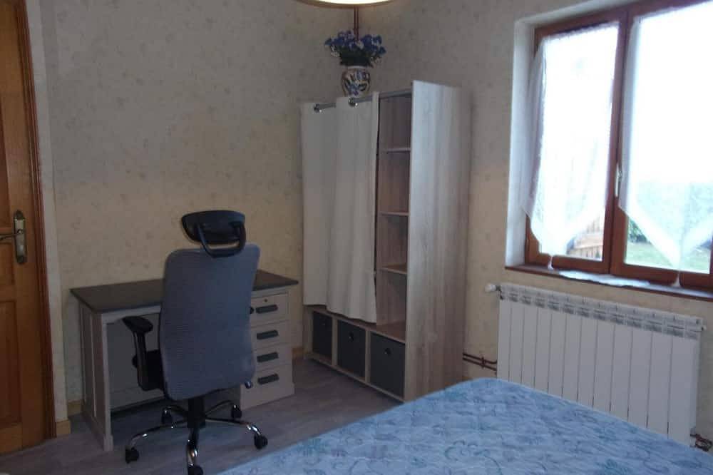 Casa rural renovada con jardín, chimenea, Wifi en Verneix in Verneix, Región de Montluçon