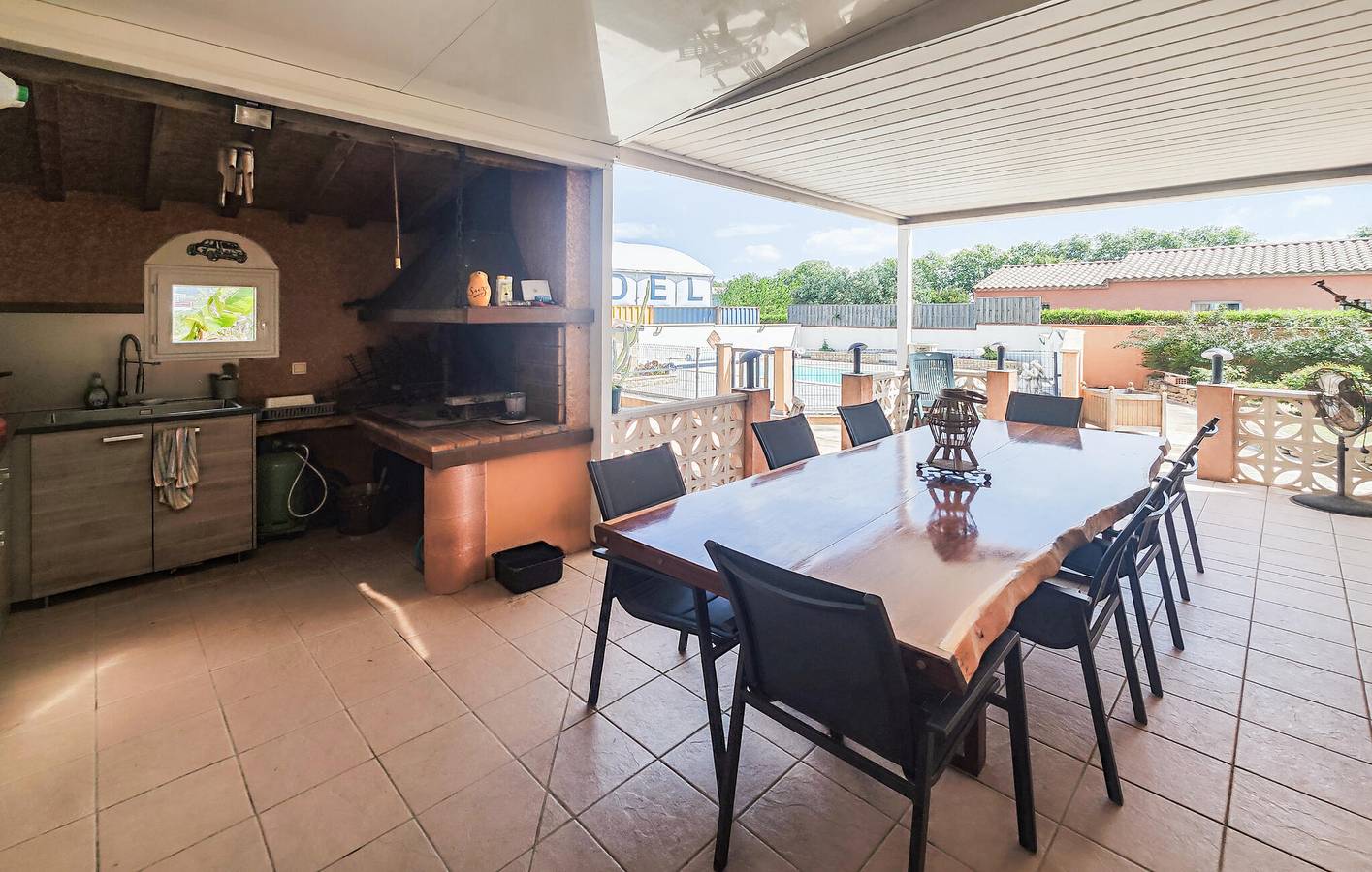 Geräumige 150 m² große Wohnung mit Pool, WLAN und in der Nähe von Restaurants und dem Fluss in Olonzac, Canal du Midi