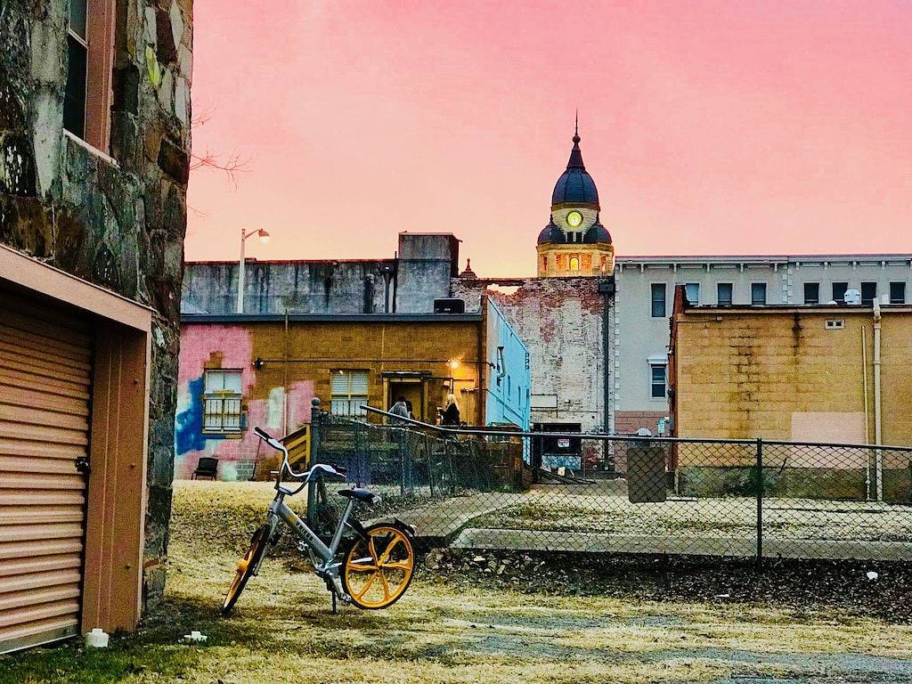 ★ Steine werfen Hütte ★ Unt, Twu, Downtown Courthouse Square! in Denton, Denton County