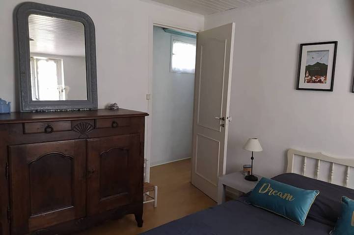Village house 50 m from the Dordogne river in Beaulieu-sur-Dordogne, Brive-la-Gaillarde region