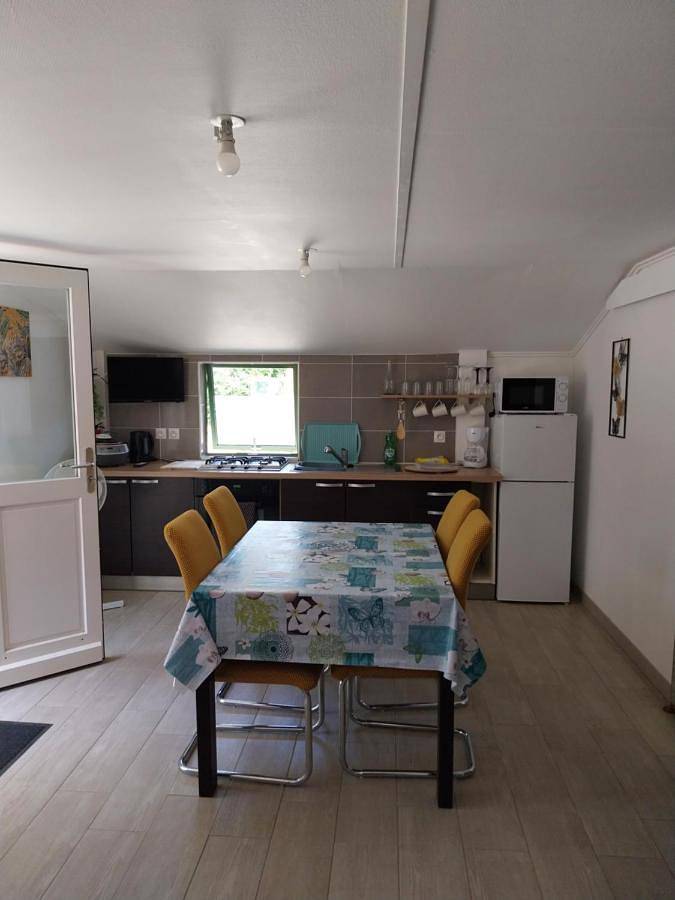 Location de vacances pour 4 personnes, avec Terrasse ainsi que Jardin et Vue à Rohan