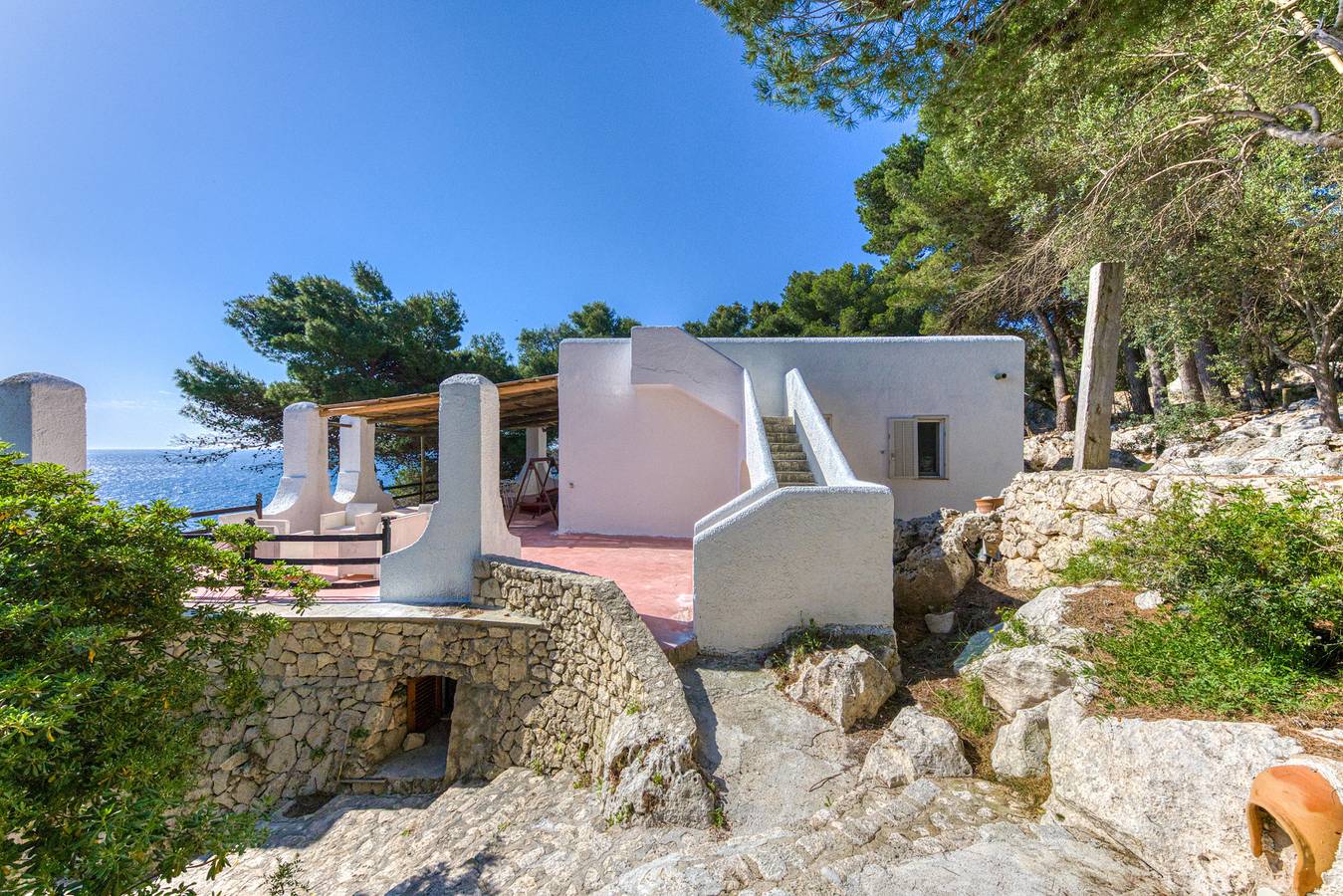 Sea access: unique villa with stunning views (house A) in Castro (Lecce), Province de Lecce
