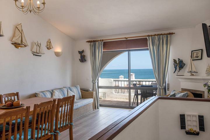 Appartamento intero, Appartamento per le vacanze Casa Vista Mar con vista sul mare, Wi-Fi, giardino e terrazza. Parcheggio disponibile in strada in Praia da Luz, Luz