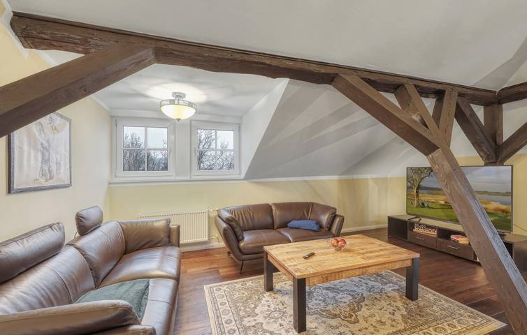 Ganze Ferienwohnung, Gemütliche Wohnung am See mit Terrasse und Parkplatz, 300 m zum Stadtzentrum in Klein Upahl, Naturpark Nossentiner/Schwinzer Heide