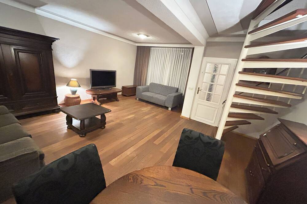 Entire villa, free breakfast, free parking in Veldhoven, North Brabant