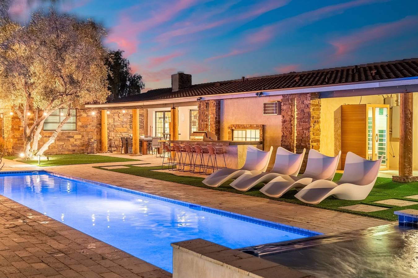 Vacation Rental for 7 Guests in Camelback Mountain, Phoenix