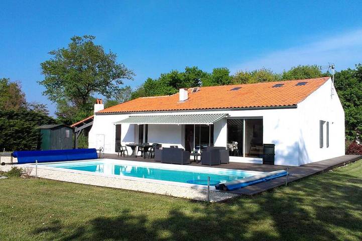 Location de vacances pour 8 personnes, avec jardin à Chaillevette