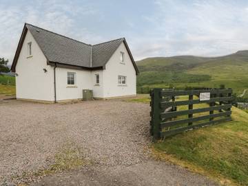 Log Cabin for 6 People in Loch Eil, Scotland, Photo 1