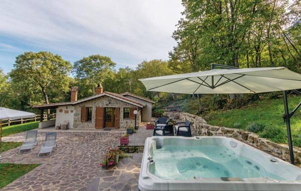 Location de vacances pour 4 personnes, avec jardin ainsi que jacuzzi et piscine à Campiglia d'Orcia