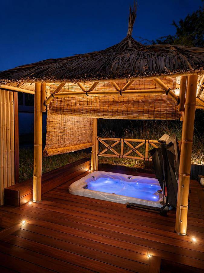 Gîte pour 2 personnes, avec Balcon et Jacuzzi ainsi que Terrasse et Jardin