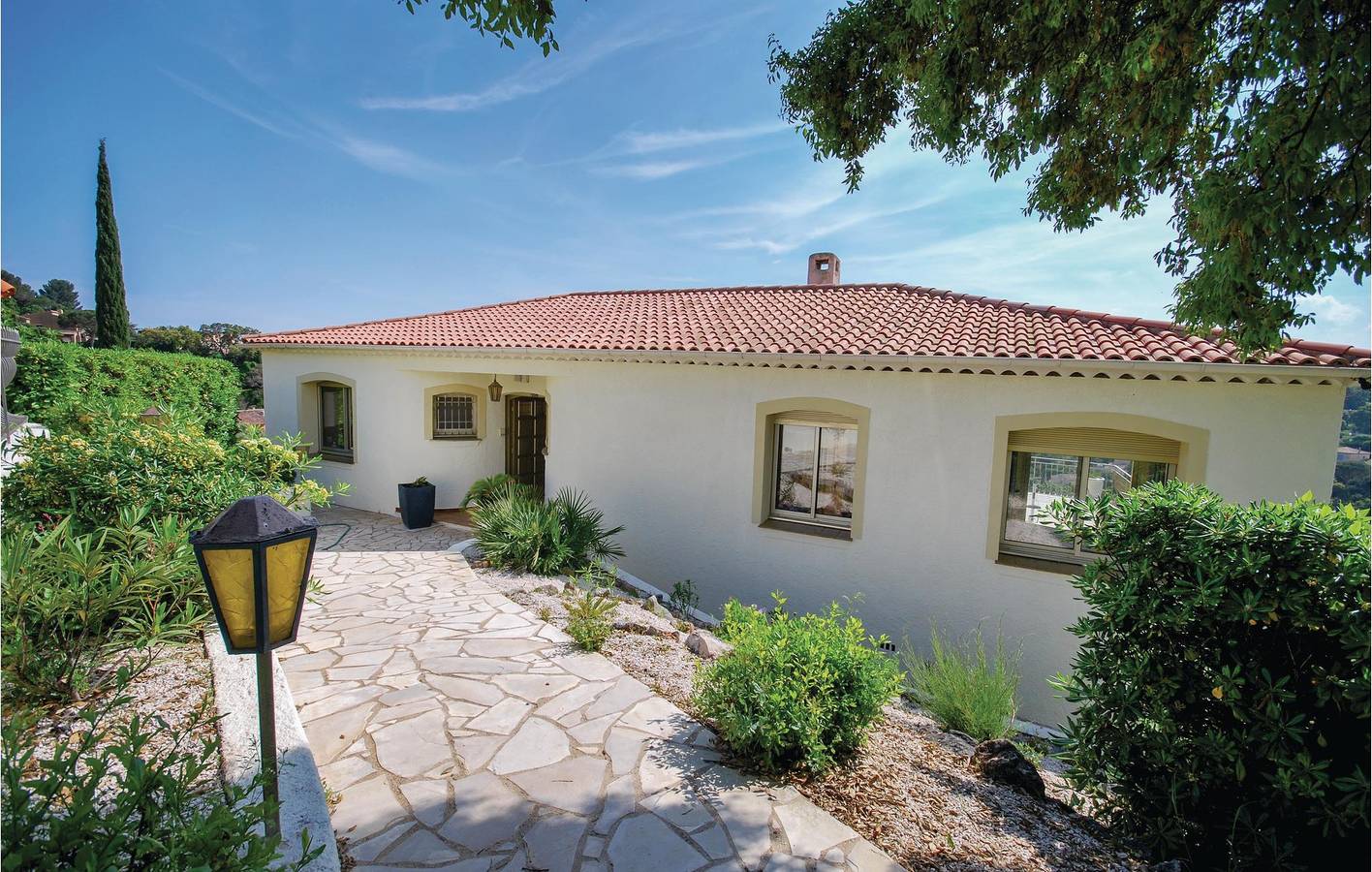 Beachside Retreat with AC, Pool, and Terrace in Roquebrune-sur-Argens, Draguignan region