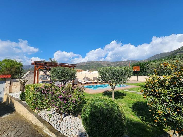 Location de vacances pour 6 personnes, avec vue ainsi que piscine et jardin dans Lezhë - 4