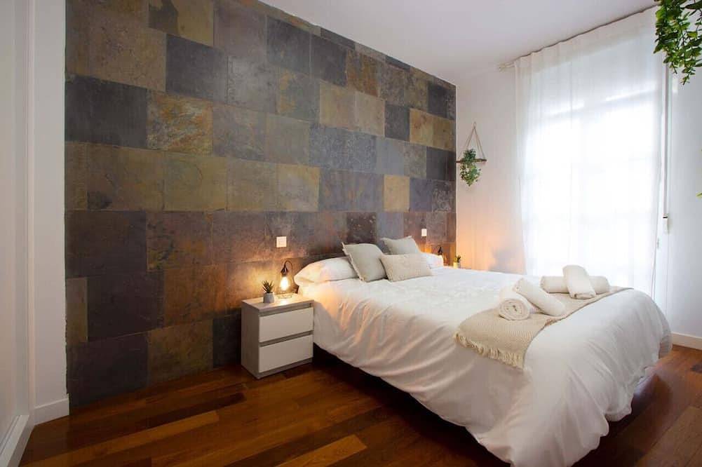 Entire apartment, Stunning Flat Historic Center Plaza Mercado in Logroño, La Rioja Province