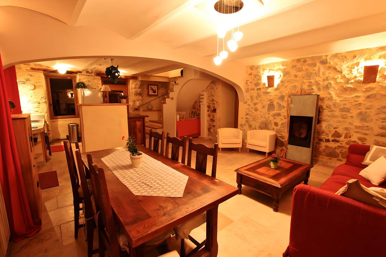Ferienhaus 'Gite Domaine De La Bruge' mit Bergblick, privater Terrasse & Wlan in Saint-Remèze, Privas