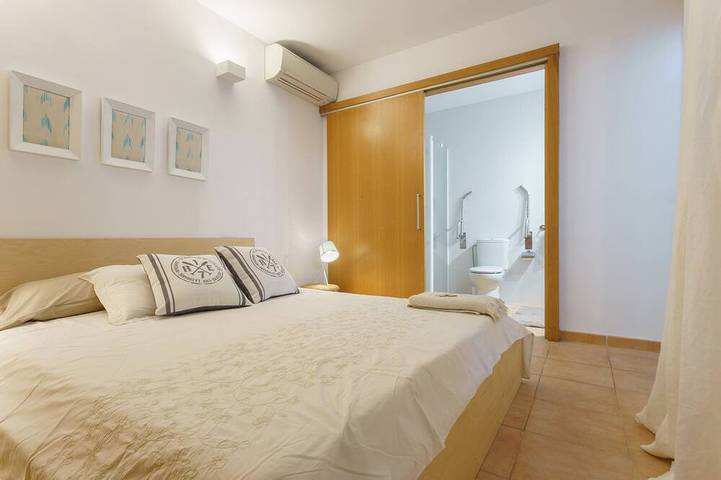 Komfortables Dorfhaus komplett mit Innenhof renoviert, 4 Personen. in Pollença Stadt, Pollença