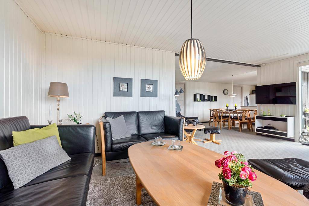 Gemütliches Ferienhaus mit Südwest-Terrasse, Sauna und Kamin in Blavand, Varde