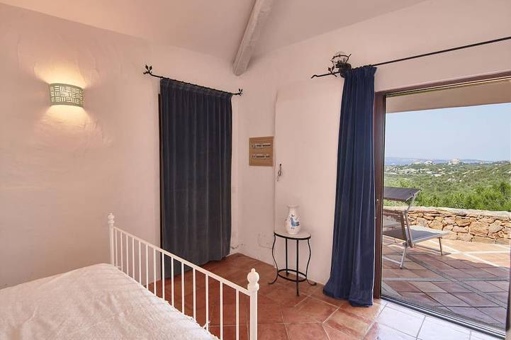 Große, prestigeträchtige und private Panoramavilla mit privatem Holz. in Arzachena, Costa Smeralda