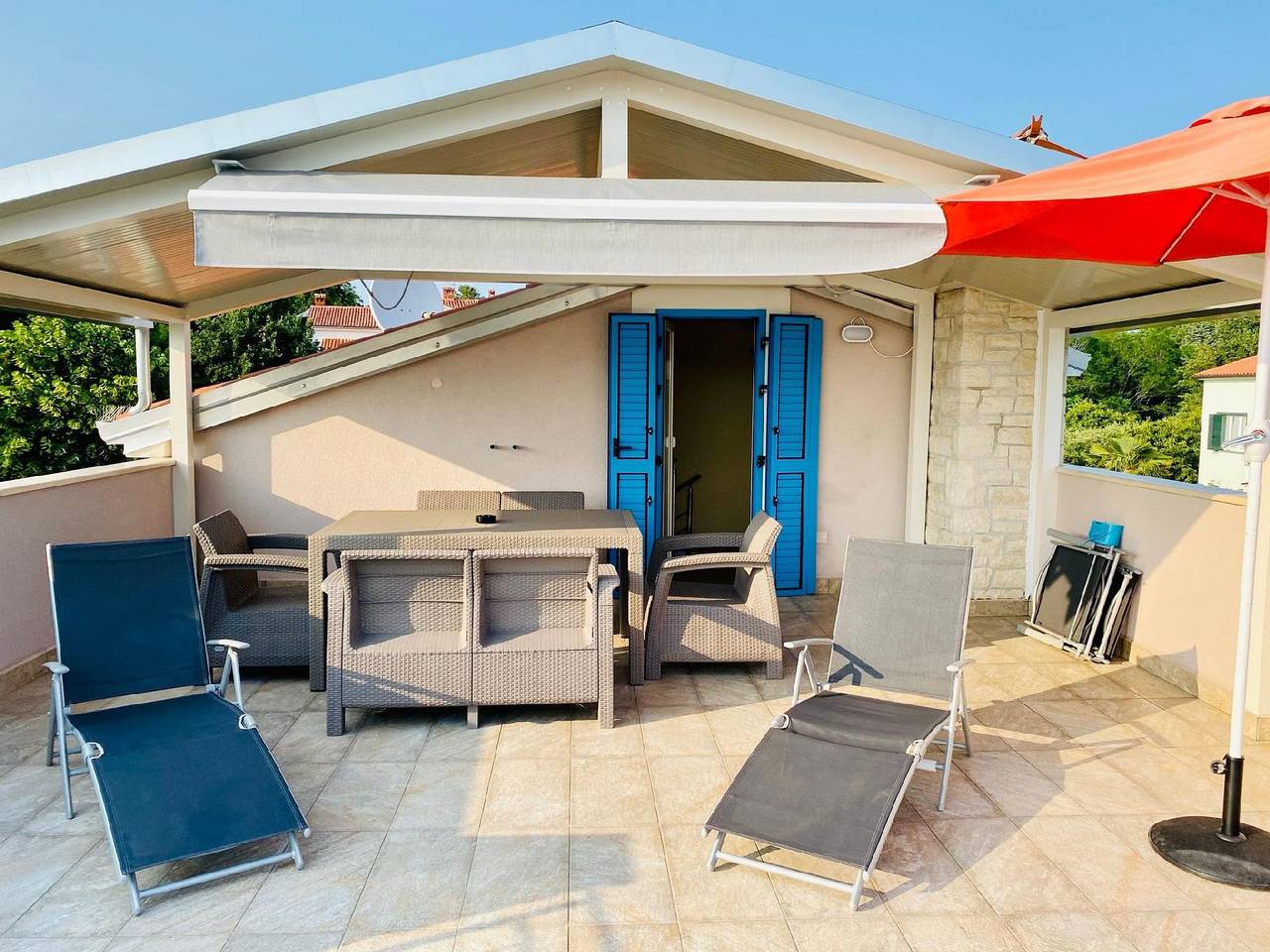 Appartement de vacances entier, Appartements avec balcon juste devant la plage in Lovrečica, Région d'Umag