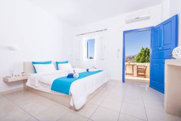 Apartment for 2 People in Santorini, Cyclades, Photo 1