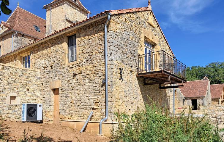 Location de vacances pour 8 personnes, avec piscine ainsi que terrasse et jardin, animaux acceptés à Montgesty