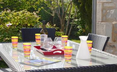 Gîte pour 4 personnes, avec jardin et piscine à Balzac