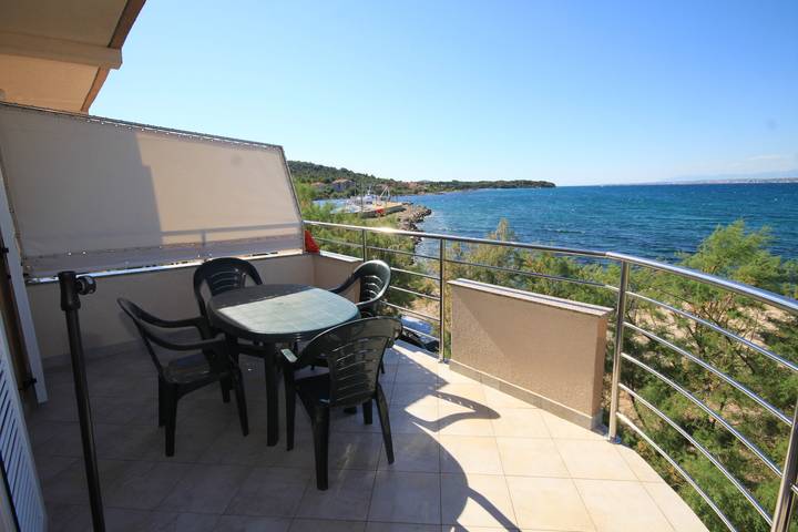 Ferienwohnung für 4 Personen, mit Balkon/Terrasse auf Pasman