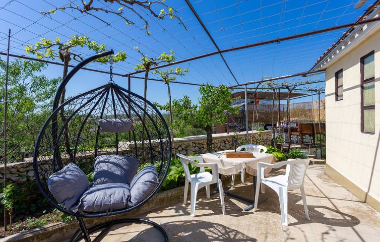 Charmantes Apartment mit Pool und Terrasse in der Nähe des Restaurants Konoba Vinez in Vinez, Ostküste Istrien