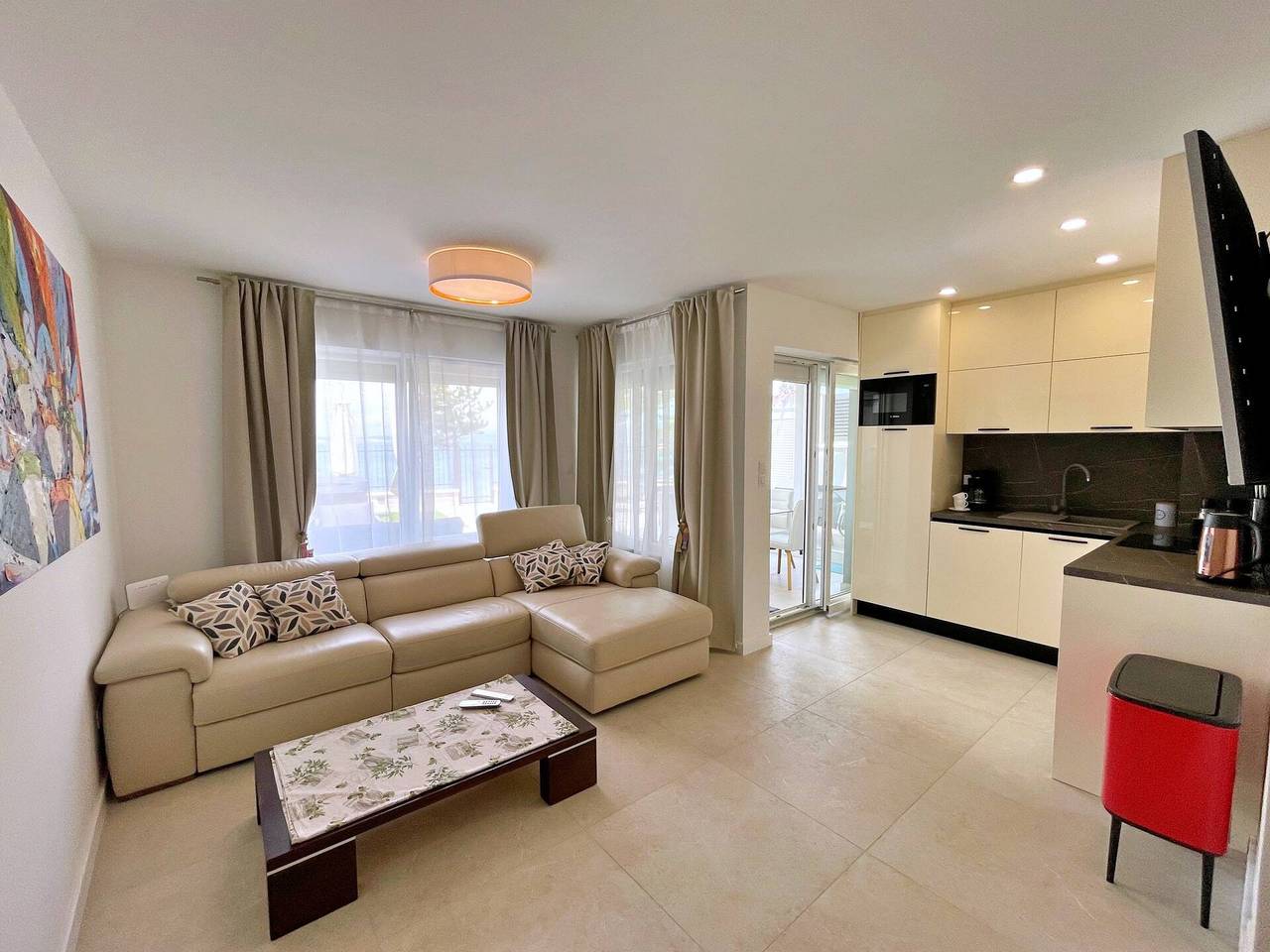 Ganze Wohnung, Apartment Sealuxe mit Whirlpool und Meerblick - 30 Meter vom Meer entfernt, private Terrasse, Zugang zum Pool, Waschmaschine in Silo (Krk), Krk