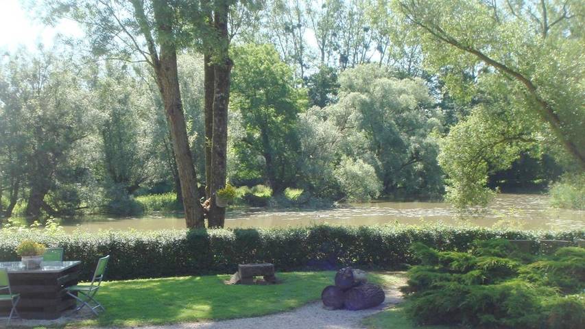 Hôtel pour 3 personnes, avec vue ainsi que terrasse et jardin à Louhans - 4