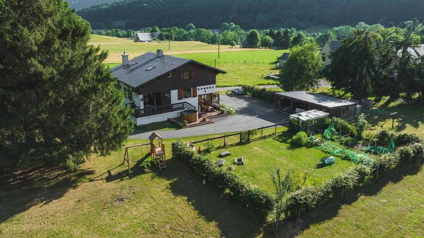 B&b per 2 persone, con Terrazza e Idromassaggio nonché Giardino e Panorama a Campan